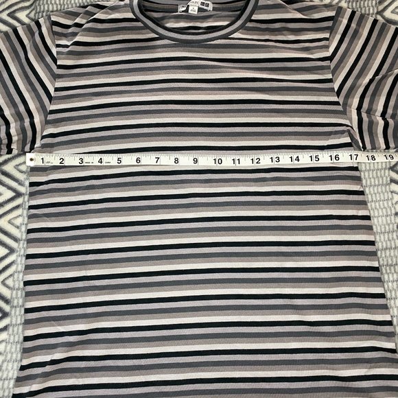 Uniqlo x JW Anderson Striped T Shirt Crew Neck Grey Black Stripe S - Picture 3 of 9